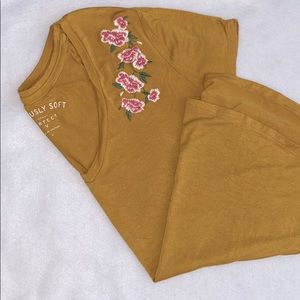 V-neck T Shirt with Flower details